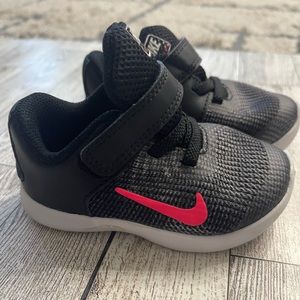 Girls Nike tennis shoes
